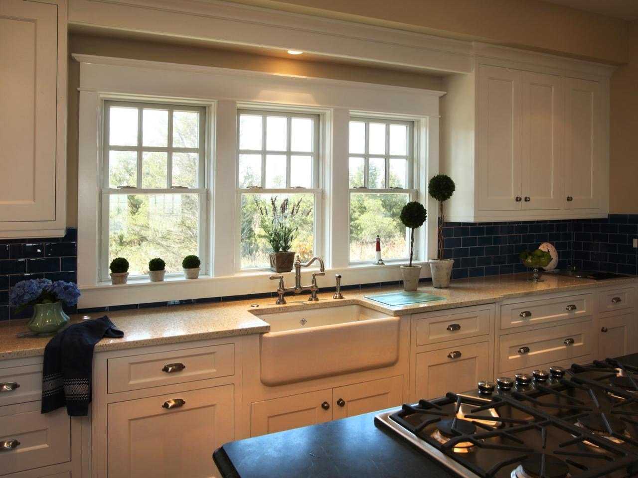 Кухня с окном: фото примеры оформление окна на кухне