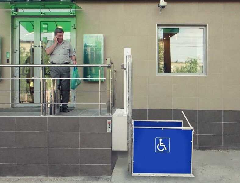 Приспособления для инвалидов и пожилых людей: поручни для ванной и туалета, смеситель, подъемные механизмы, стульчик, ванна с дверцей и прочие аксессуары, фото