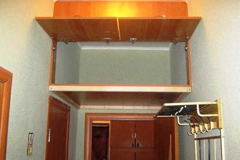 Антресоль в коридоре: как сделать в прихожей своими руками, шкафы-купе как задекорировать, изготовление и монтаж зеркала в квартире