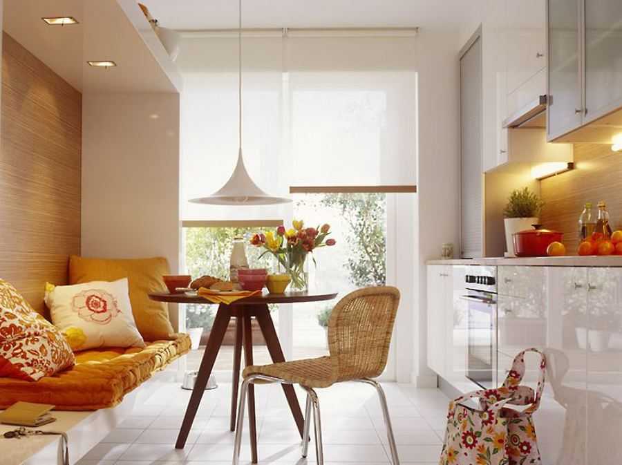 Дизайн кухни 10 метров с диваном и балконной дверью: варианты интерьера .