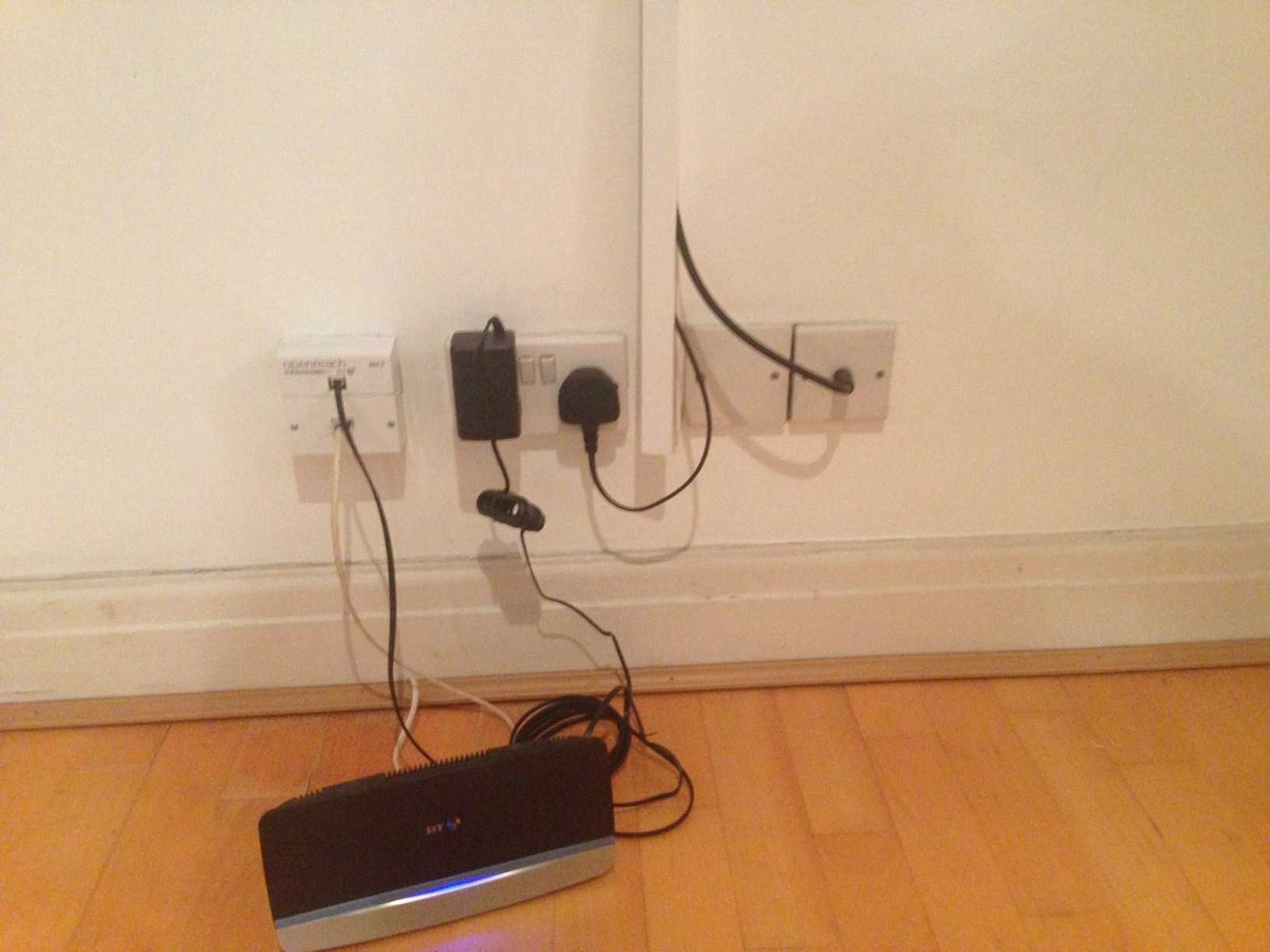 Как спрятать провода в квартире - маскируем кабели хитрыми способами