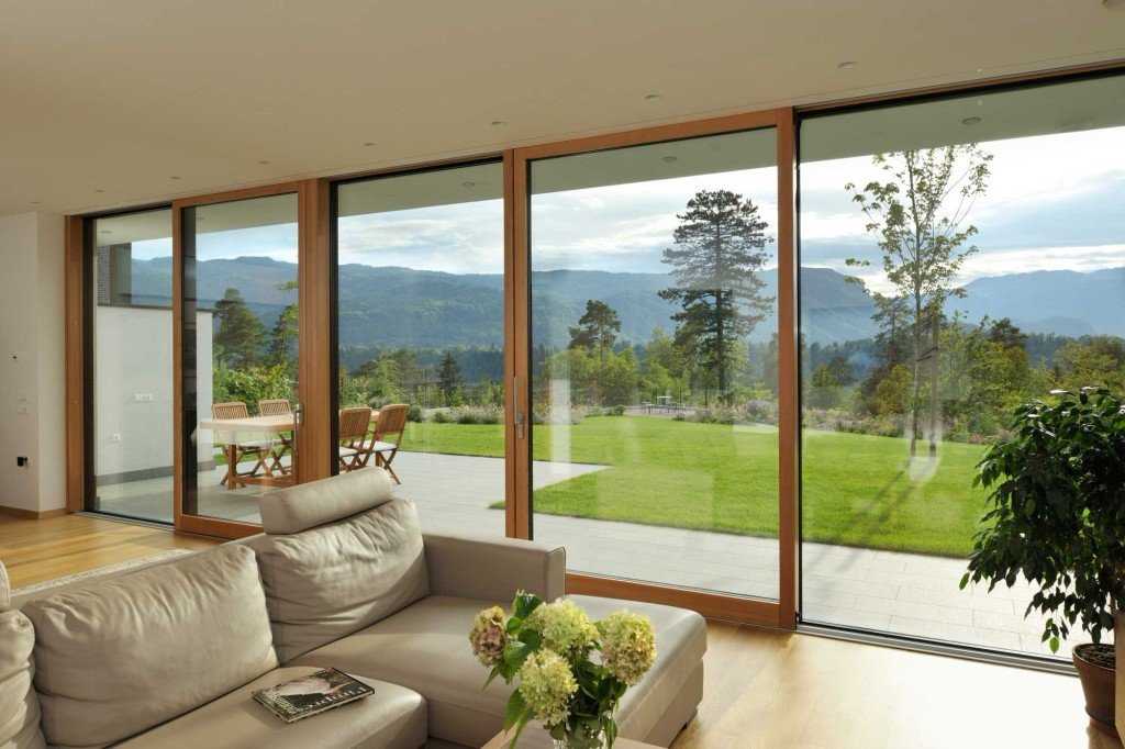 Большие окна в частном доме: тонкости стеклянного оформления