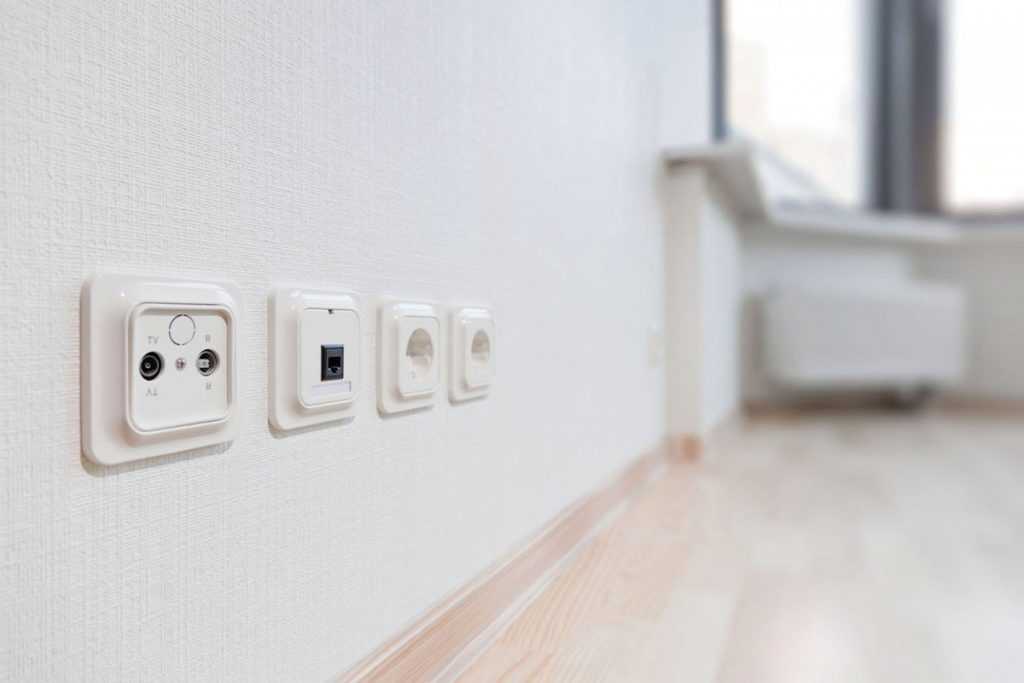 Какие розетки лучше ставить в квартире: в ванной комнате, для электричества и интернета