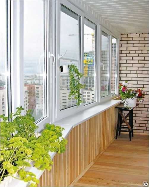 Обзор выходов на балкон или лоджию, как правильно оформить проем? фото выходов из комнаты на балкон с остеклением, а также в виде арок, советы по выбору