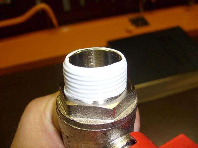 Как правильно наматывать фум ленту на резьбу: добиваемся герметичного соединения