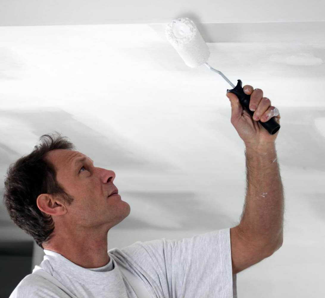 7 советов, как побелить потолок и стены известью, мелом, водоэмульсионной краской - ремонт и отделка