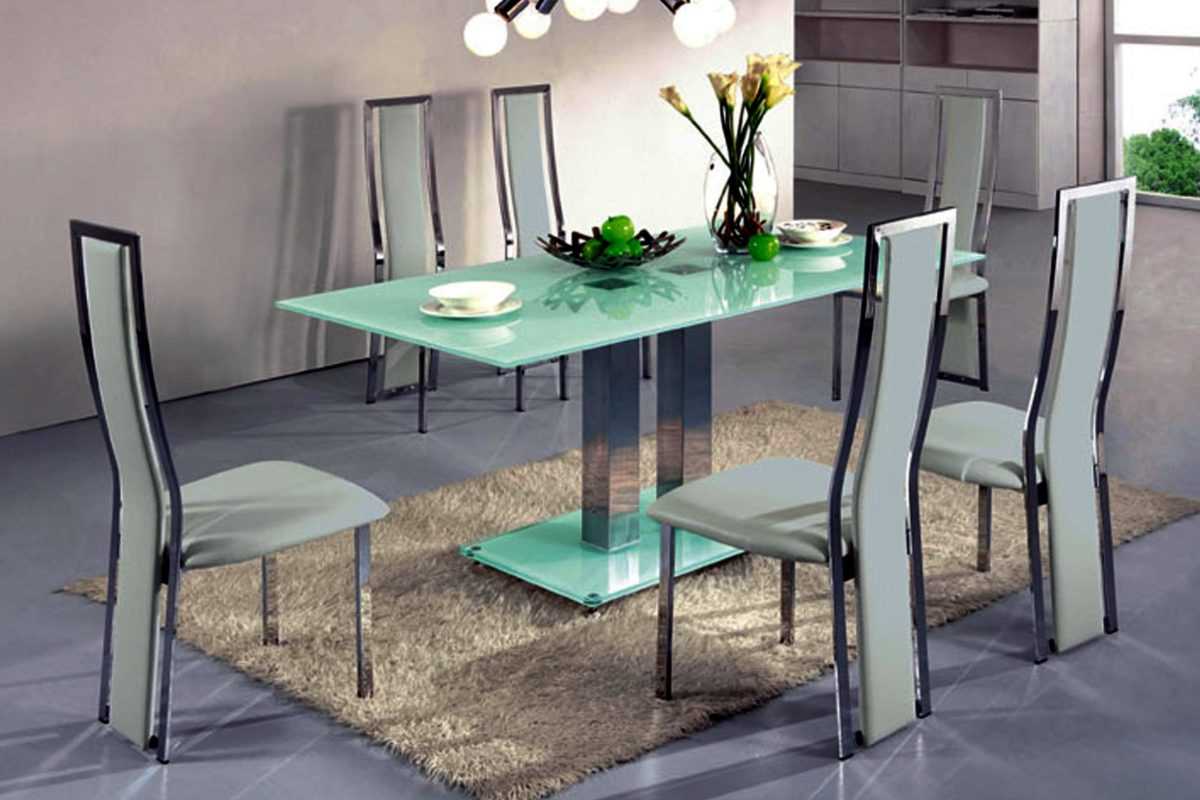 Стоит ли выбирать стеклянный стол для гостиной или кухни? (+40 фото идей)