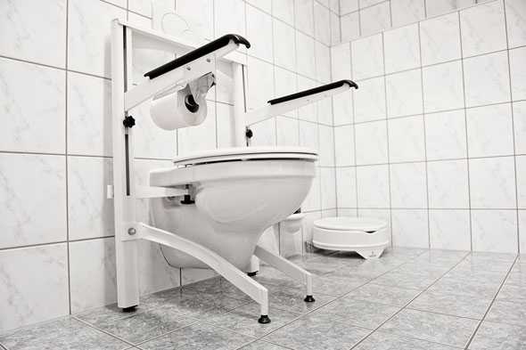 Обзор обустройства туалета и кресел-туалетов для инвалидов