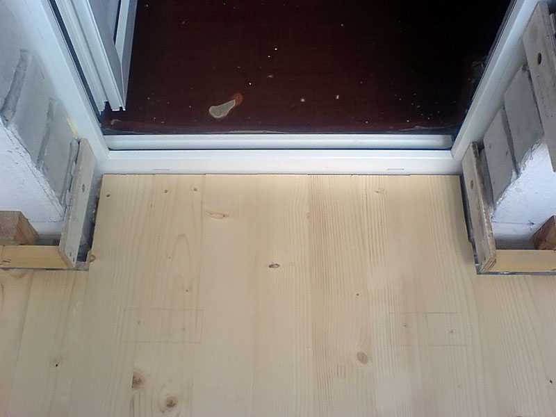 Как отделывают порог в балконной двери, чем, высокий, низкий, от пола, в панельных, кирпичных домах