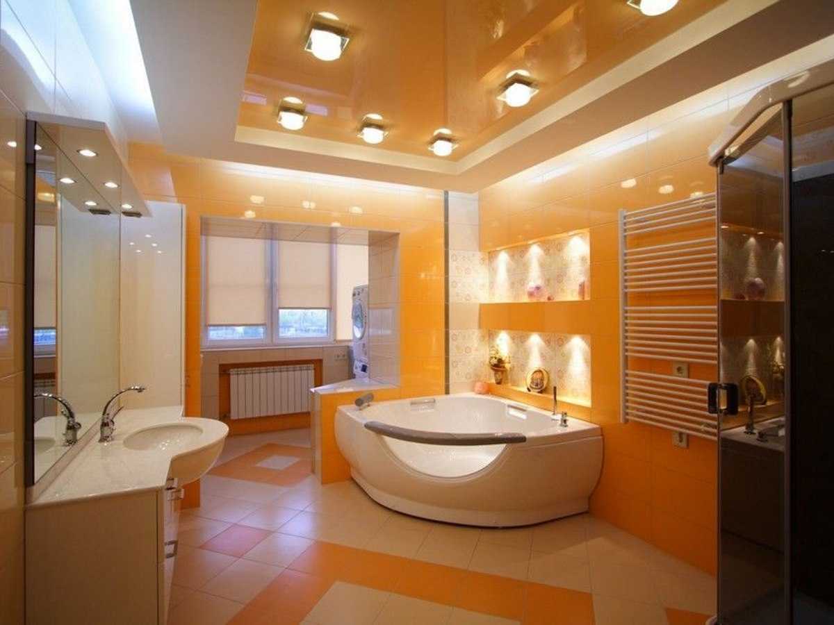 Какой потолок в ванной комнате лучше: советы по выбору