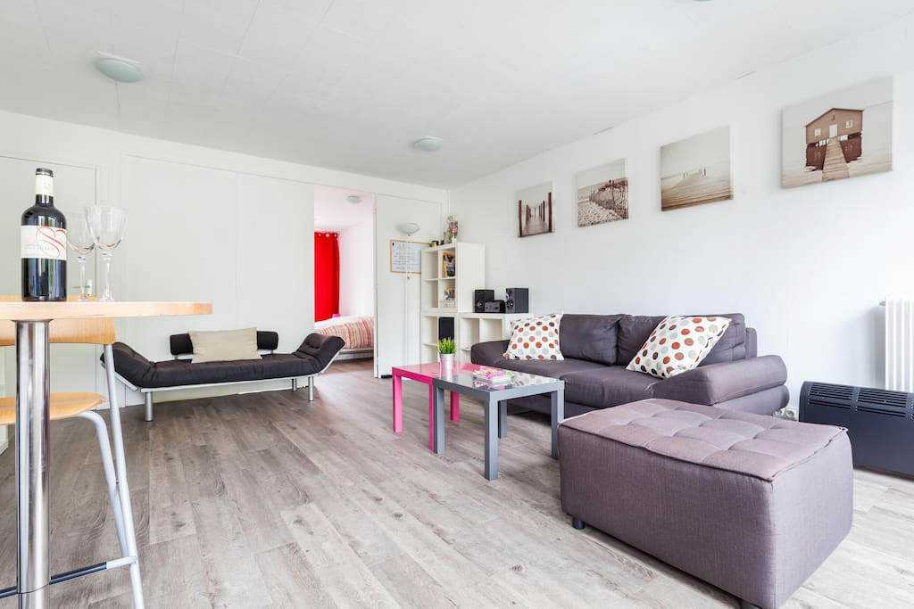 Серый ламинат в интерьере квартир и домов - подборка фото