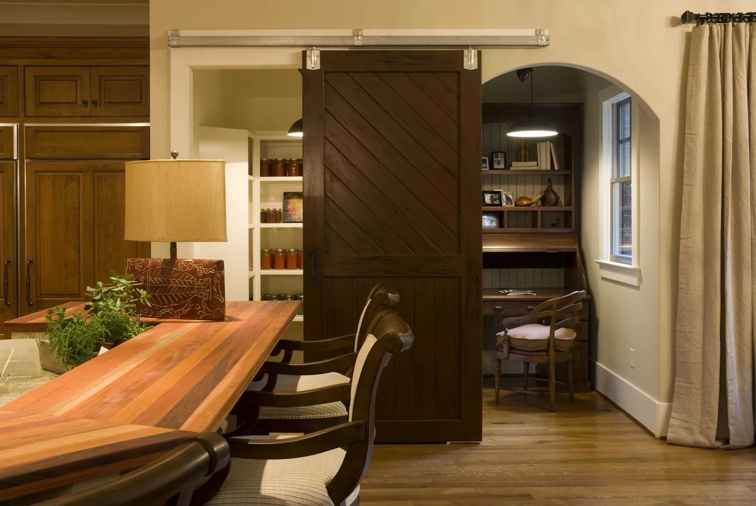 Двери на кухню - дверь на кухню со стеклом, раздвижная перегородка между кухней и гостиной, раздвижная стена, фото.кухня — вкус комфорта