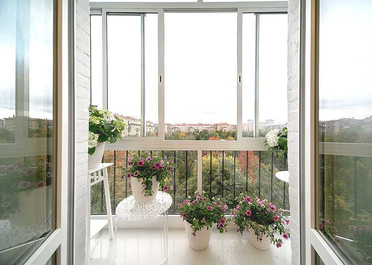 Застекленный балкон: типы и вариации остекления, фотографии интерьера комнаты