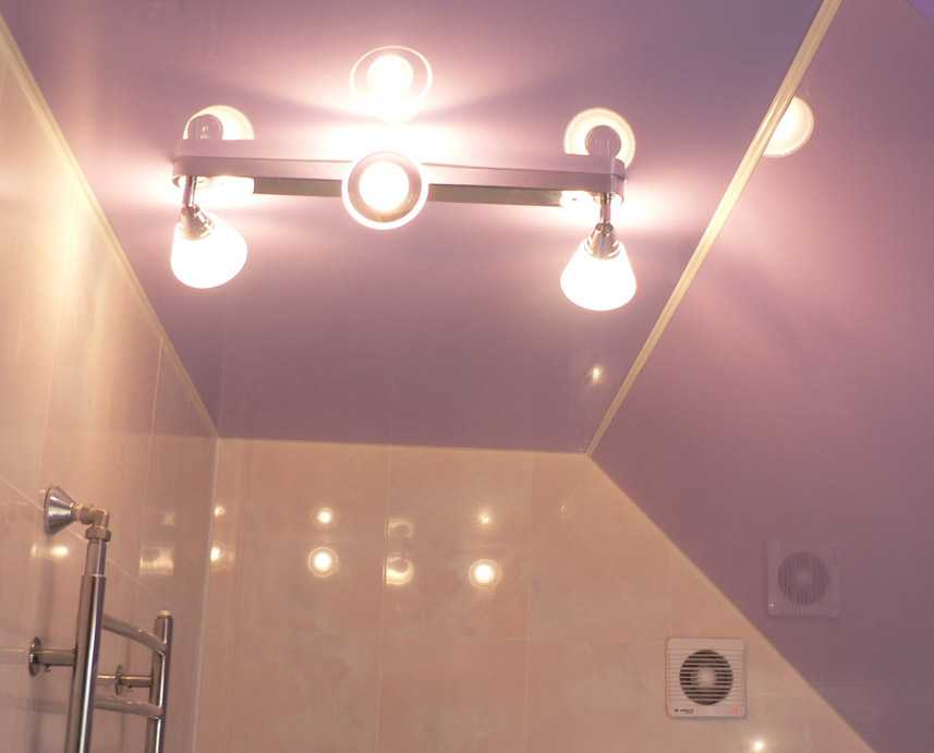 Светильники для ванной комнаты: потолочные, настенные изделия, какие лучше выбрать | дневники ремонта obustroeno.club