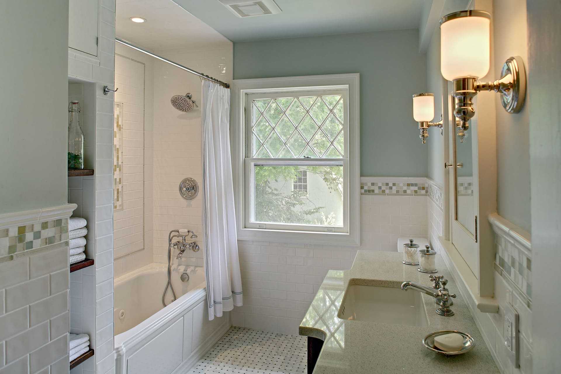 Хотя на фото стиль прованс хорош, для реальных ванных комнат в квартирах его нужно адаптировать, тк все классические стили изначально не практичны