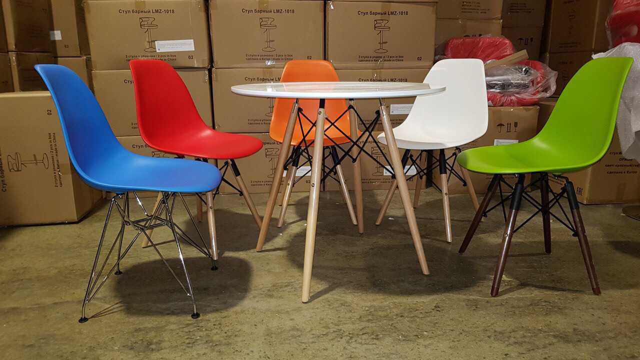 Дизайнерские стулья eames: варианты для разных комнат