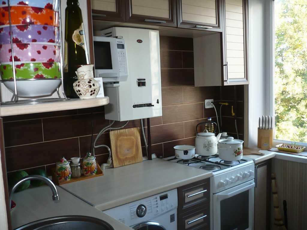 Дизайн кухни с газовым котлом на стене и трубами: как его спрятать, фото идеи