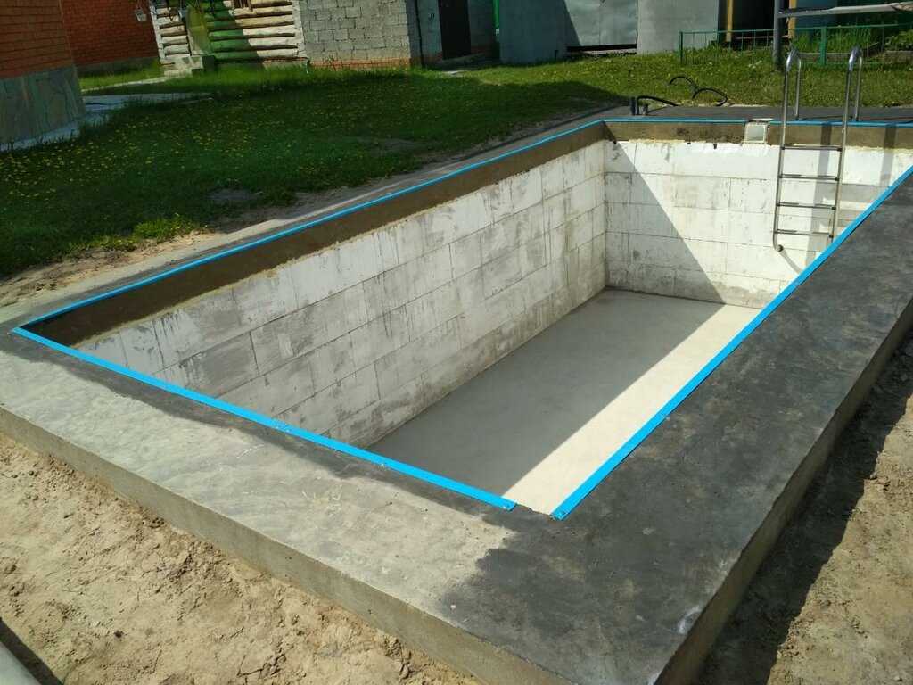 Площадка под бассейн каркасный на даче: что можно подложить на землю под дно, как сделать основание из тротуарной плитки, поддонов, песка?