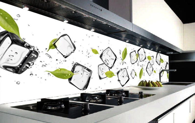 Какие существуют разновидности кухонных фартуков из стекла, как правильно выбрать, как может выглядеть фартук в разных интерьерах - 21 фото