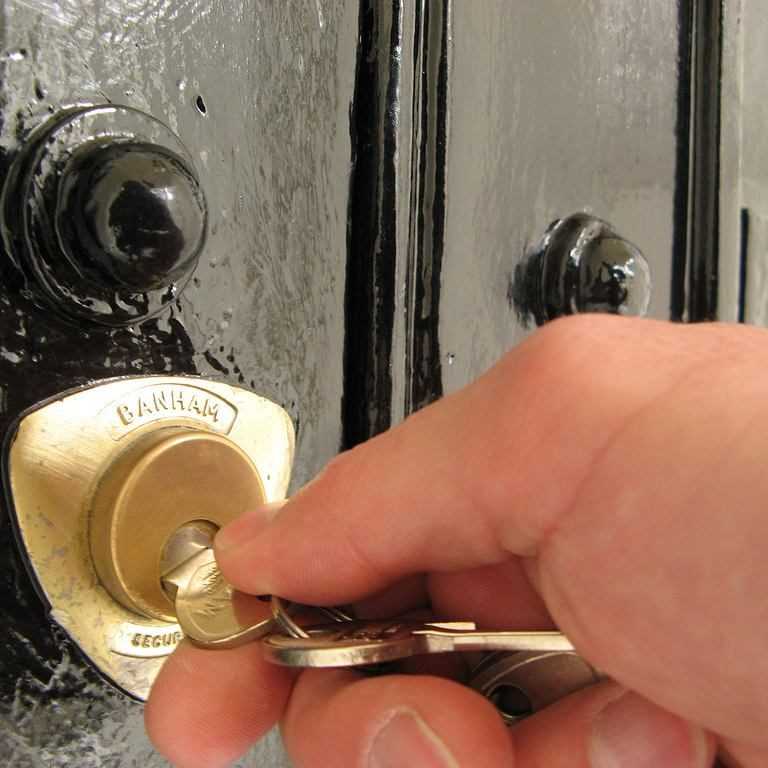 Почему ключ не поворачивается в замке двери? - журнал mailtrain.ru