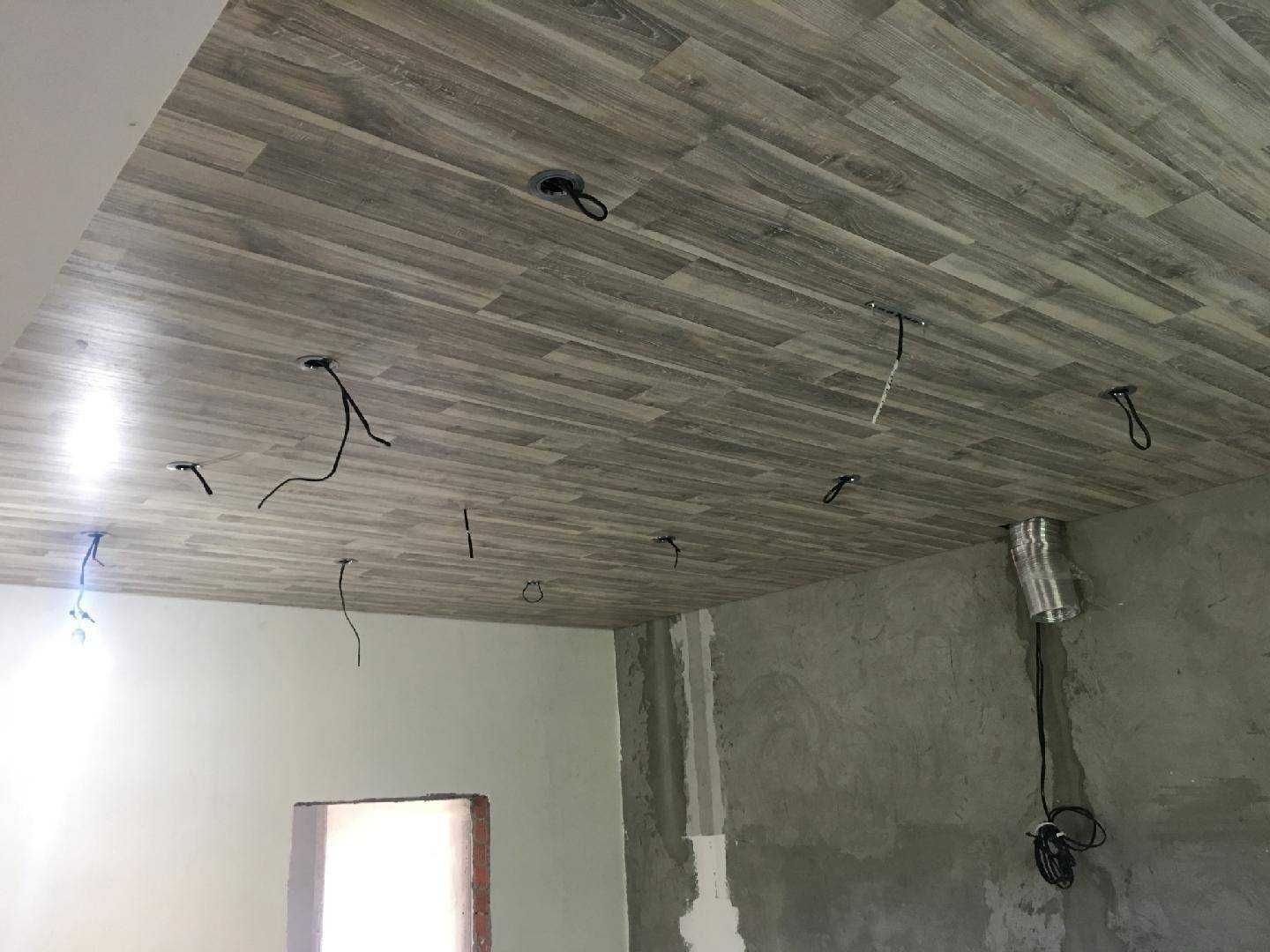 Как крепить ламинат на потолок на деревянный каркас или металлический каркас