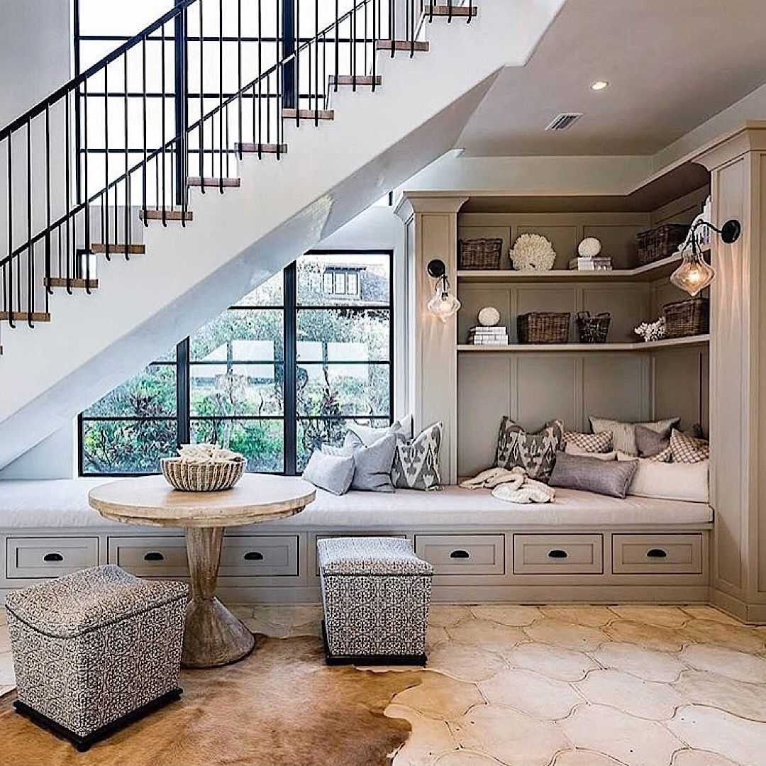 Идеи как использовать пространство под лестницей — 90 фото оригинальных решений и правил оформления в квартире и доме