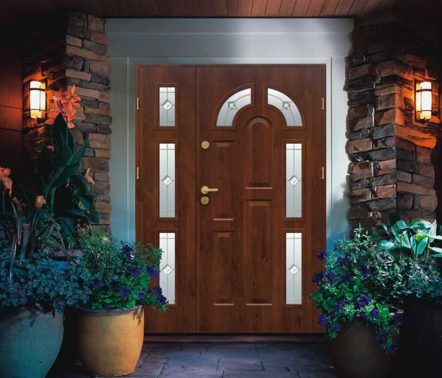 8 правил выбора входных дверей в загородный дом