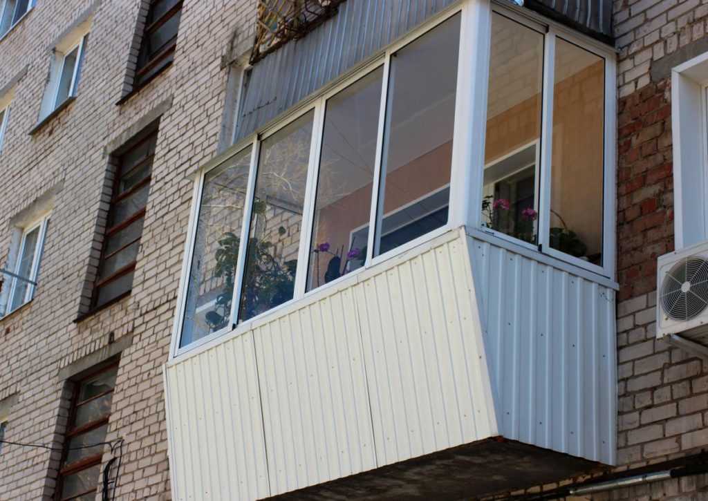 Особенности остекления балкона алюминиевым профилем