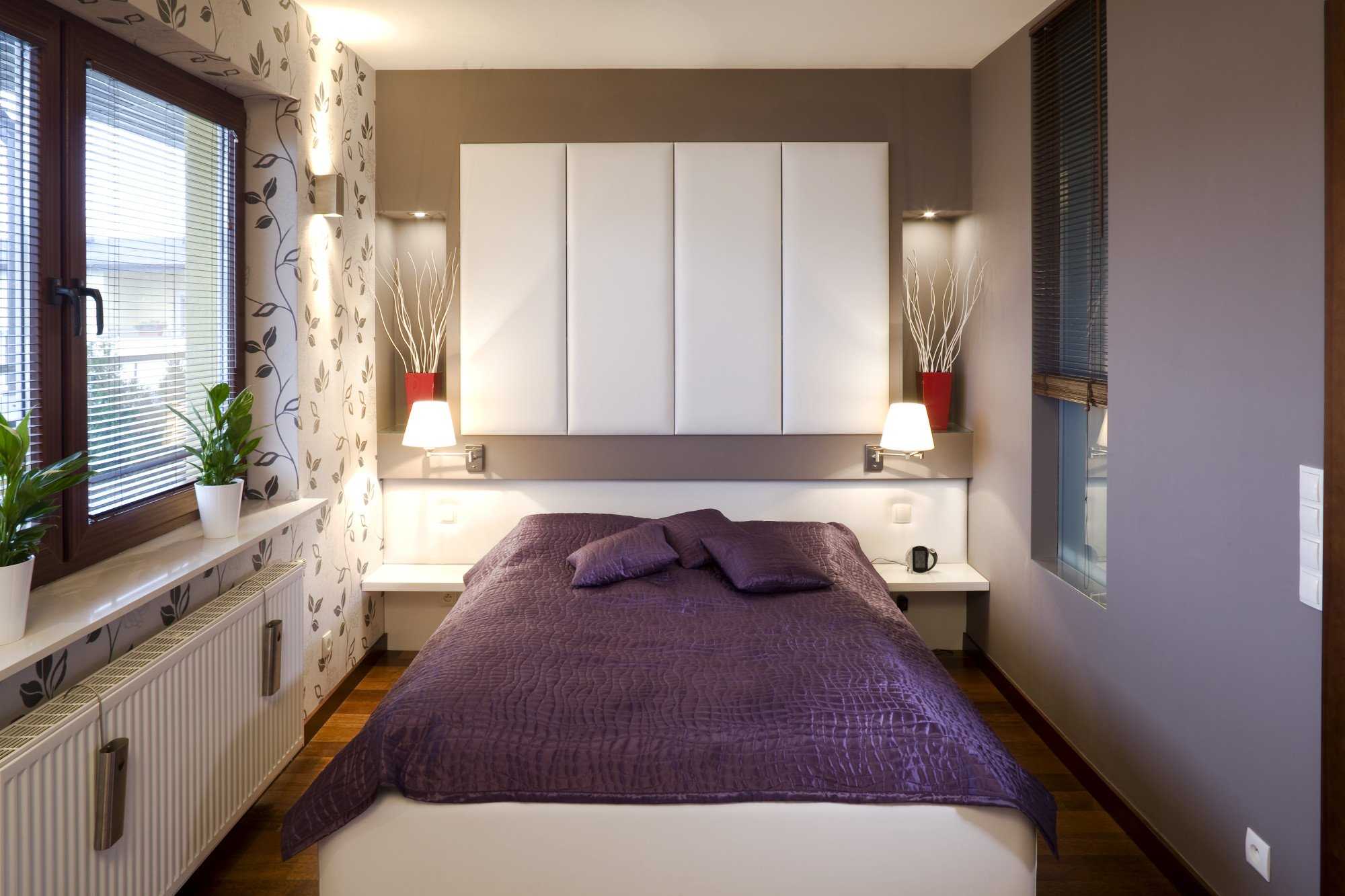 Дизайн узкой спальни  особенности ее оформления Расстановка мебели, кровать у стены, в г образном помещении Цветовая гамма и отделка поверхностей Дизайн маленькой комнаты