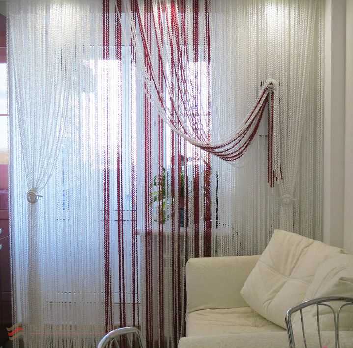 Шторы в гостиную в современном стиле: дизайн занавесок и портьер, легкие и стильные варианты
 - 33 фото