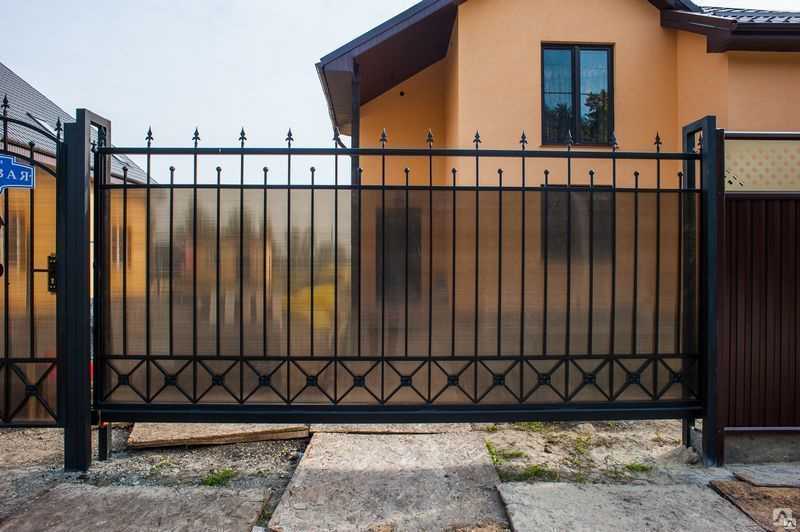 Кирпичный забор — как выбрать дизайн и оформить забор правильно (125 фото + видео)