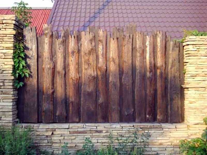Забор из горбыля своими руками — просто, оригинально и недорого