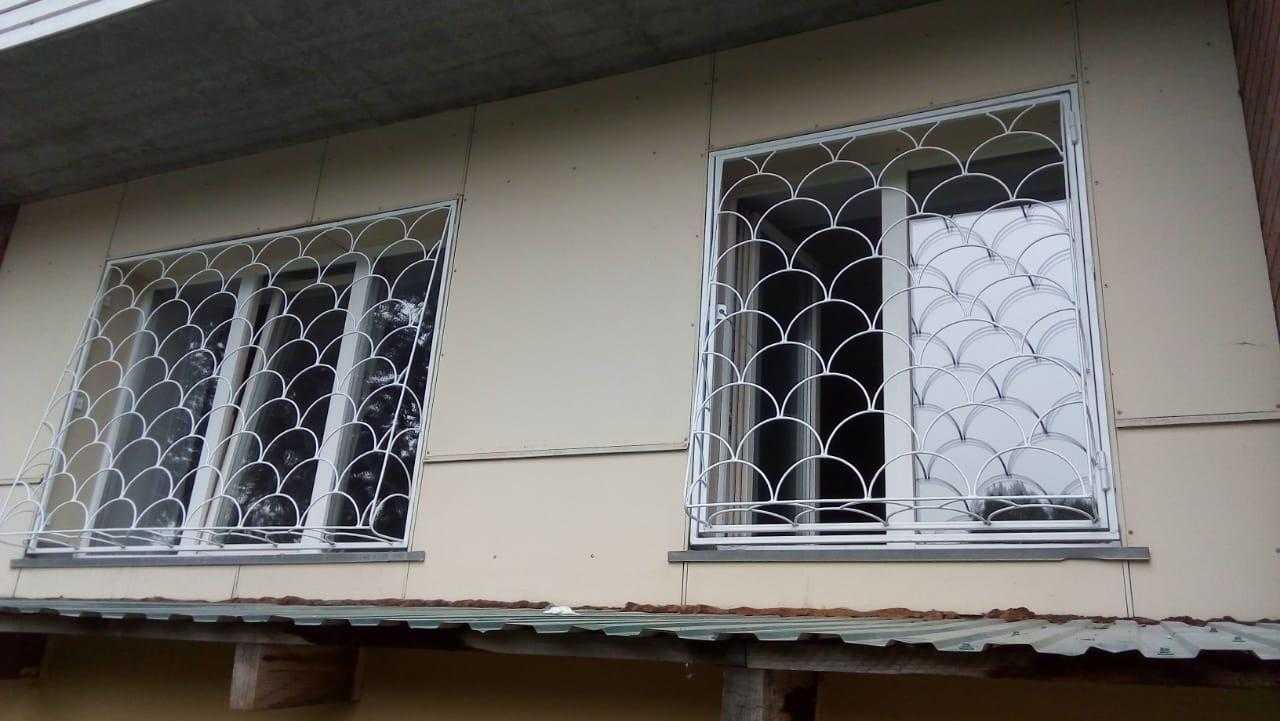 Установка решеток на окна — виды и способы крепления