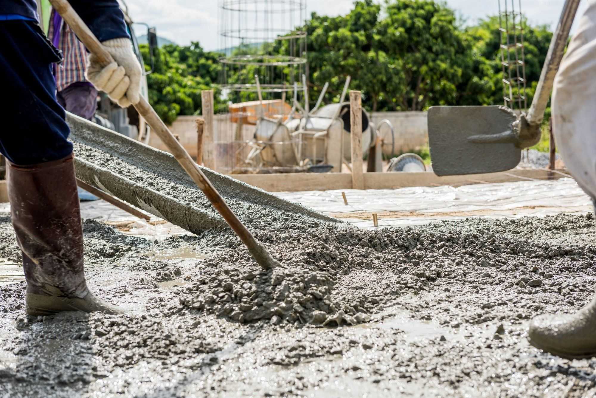 Какой строительный песок лучше: как правильно подобрать карьерный или речной для строительства