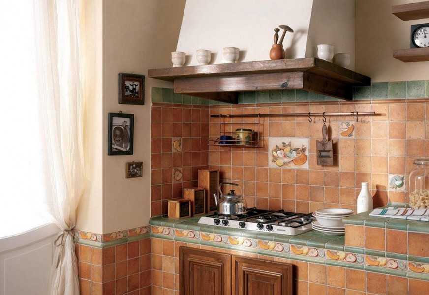 Как оформить кухню с помощью плитки Предлагаем посмотреть у нас на сайте 170 фото готовых интерьеров кухни обложенных плиткой в современном стиле