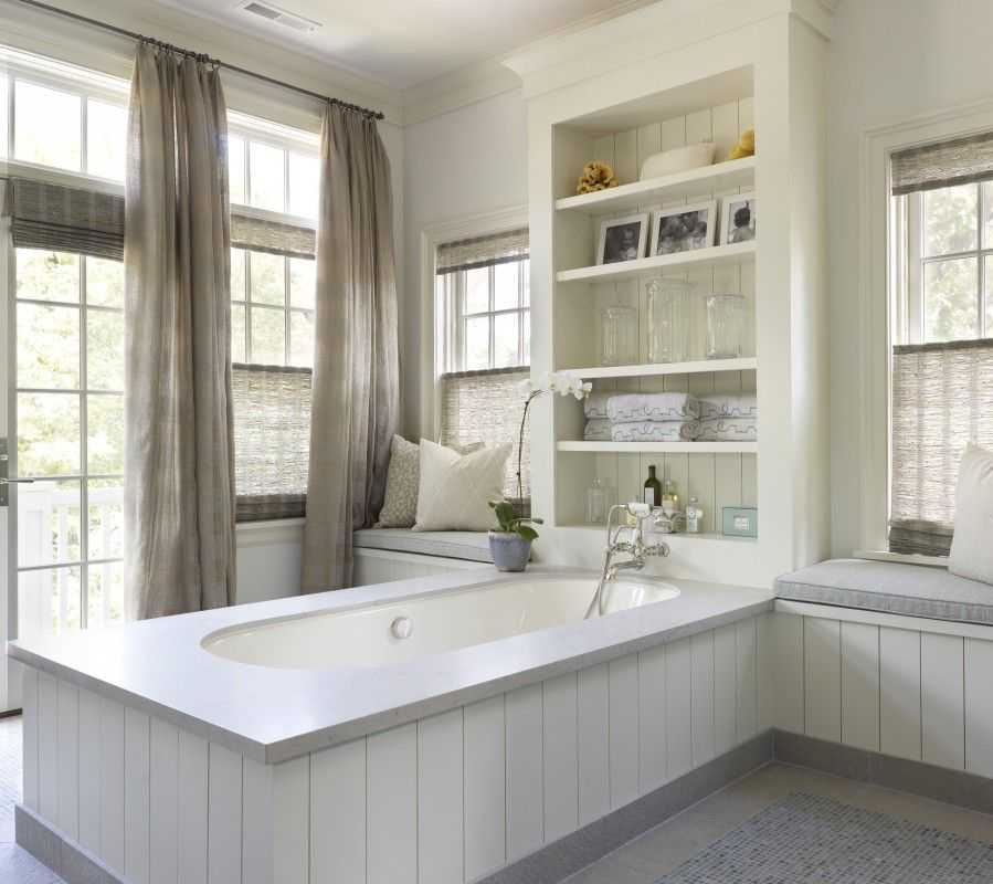 Дизайн ванной комнаты с окном: 10 идей | 13 фото