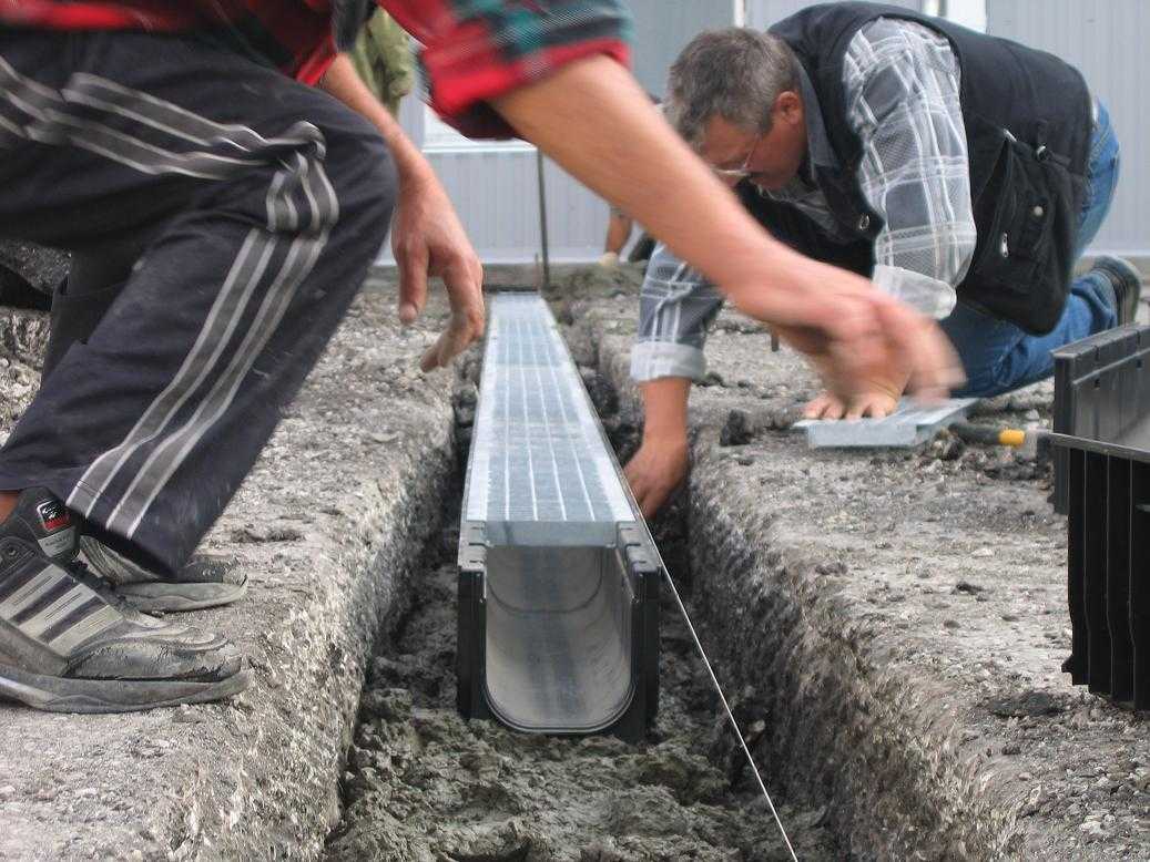 Дождевой лоток водоотводной бетонный с решеткой / дренаж и водосток / публикации / санитарно-технические работы