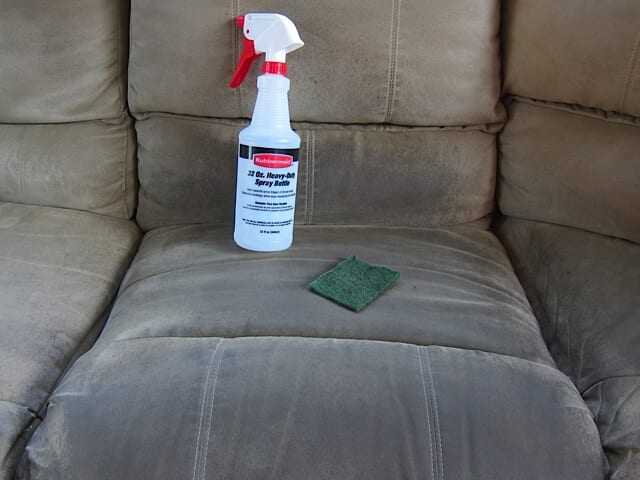 Пошаговая инструкция, как почистить диван «ванишем» и не испортить обивку