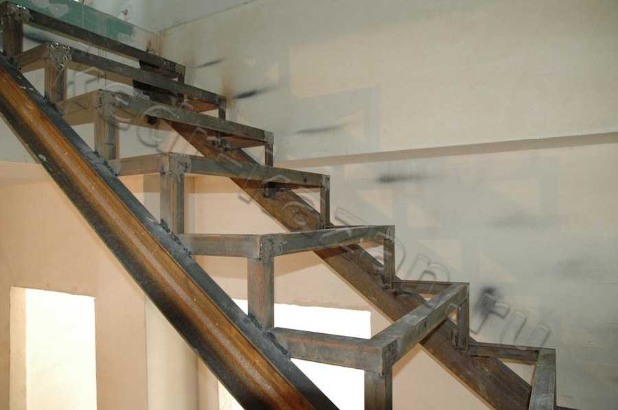 Лестница на металлическом каркасе своими руками: проведение расчетов и монтажа, фото и видео