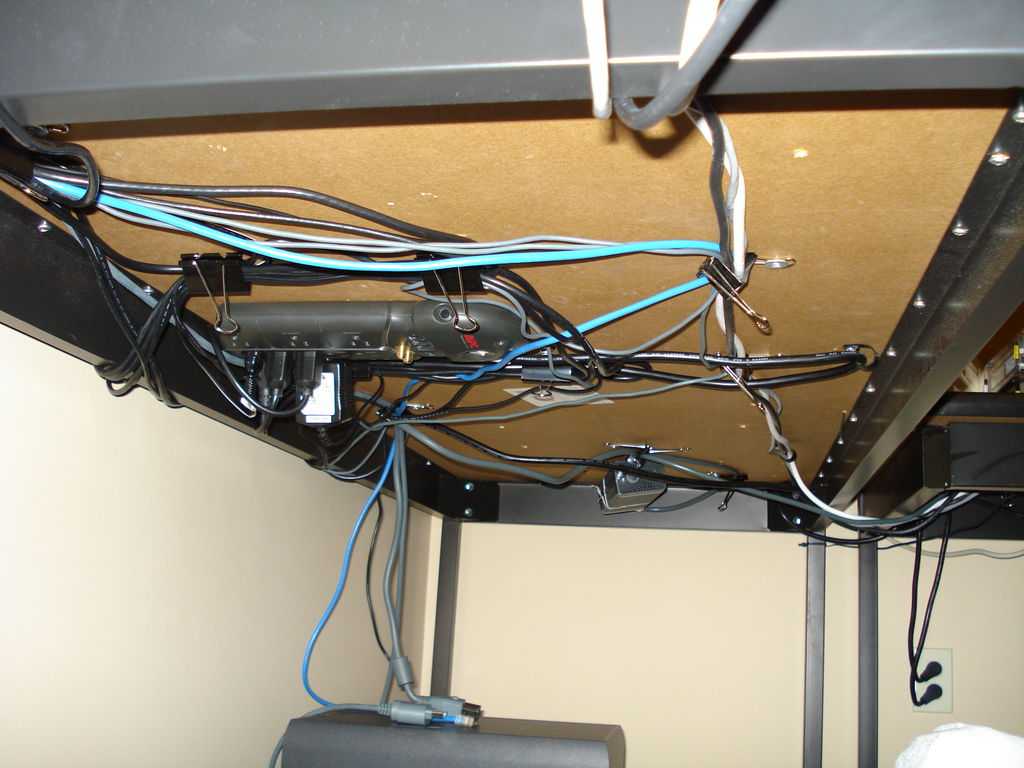 3 совета на тему как спрятать провода от телевизора на стене: 50 фото и 3 видео